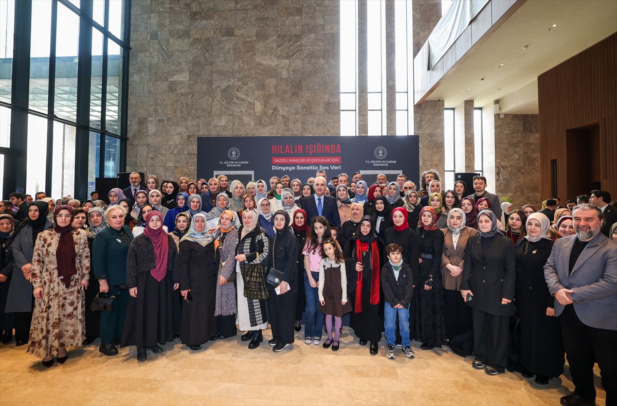 “Hilal’in Işığında” Sergisi AKM’de Sanatseverlerle Buluştu